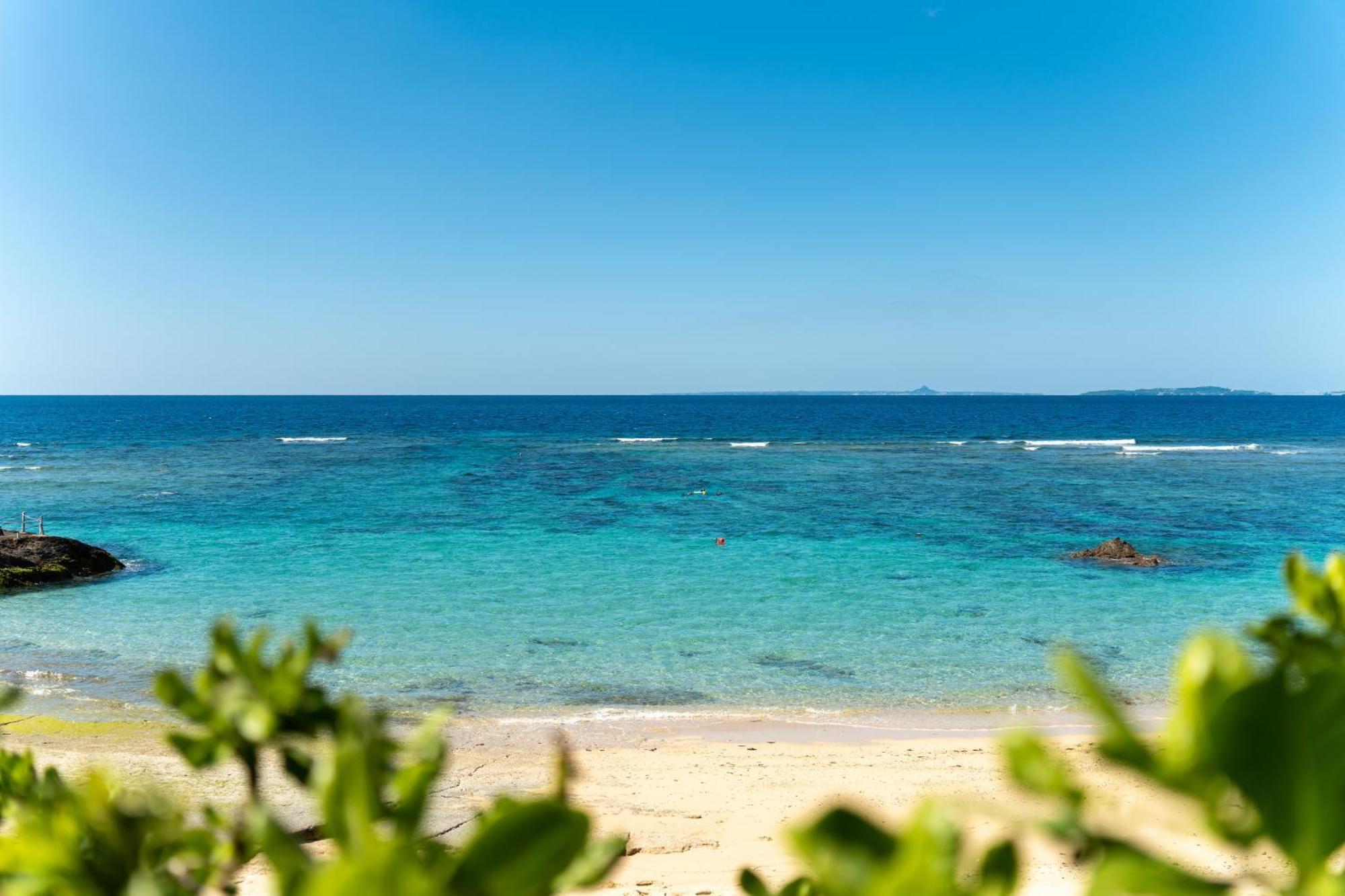 Hotel Miyuki Beach Onna Exteriör bild