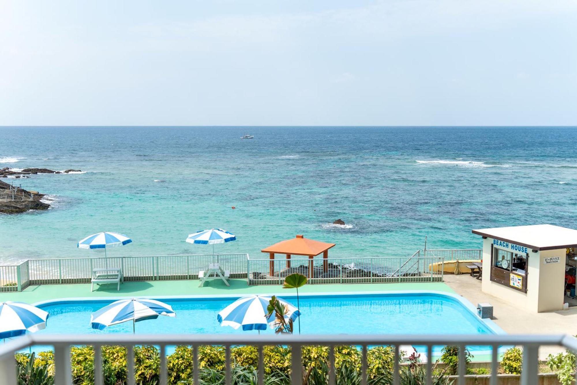 Hotel Miyuki Beach Onna Exteriör bild