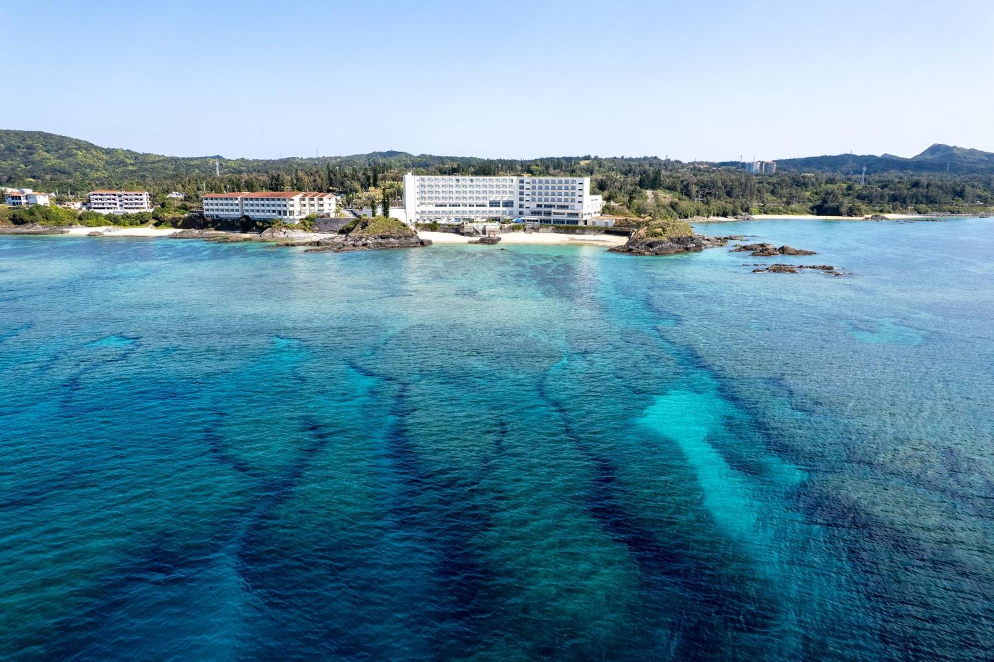 Hotel Miyuki Beach Onna Exteriör bild