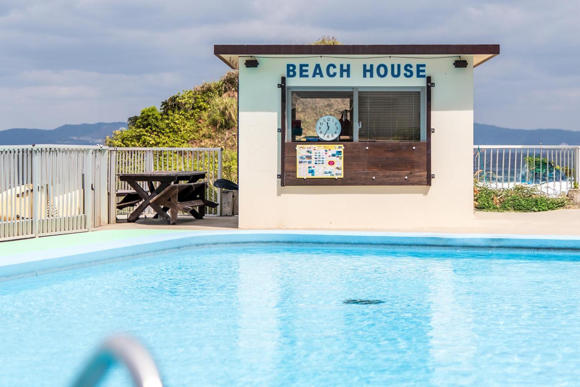 Hotel Miyuki Beach Onna Exteriör bild